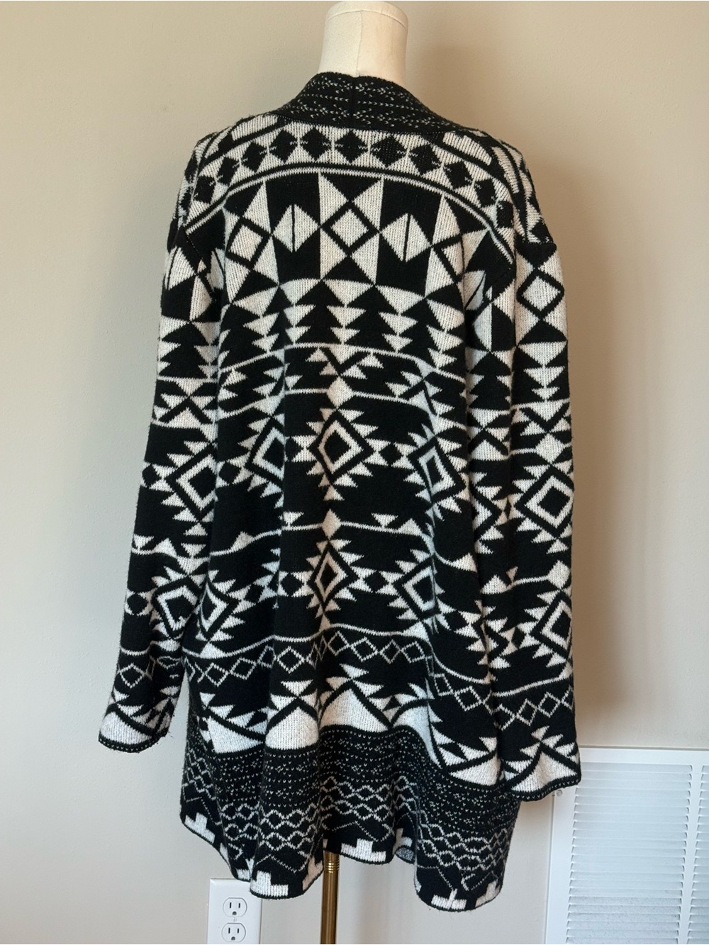 Frye XL Black White Southwestern Aztec Geometric Long Cardigan Sweater - Picture 4 of 10